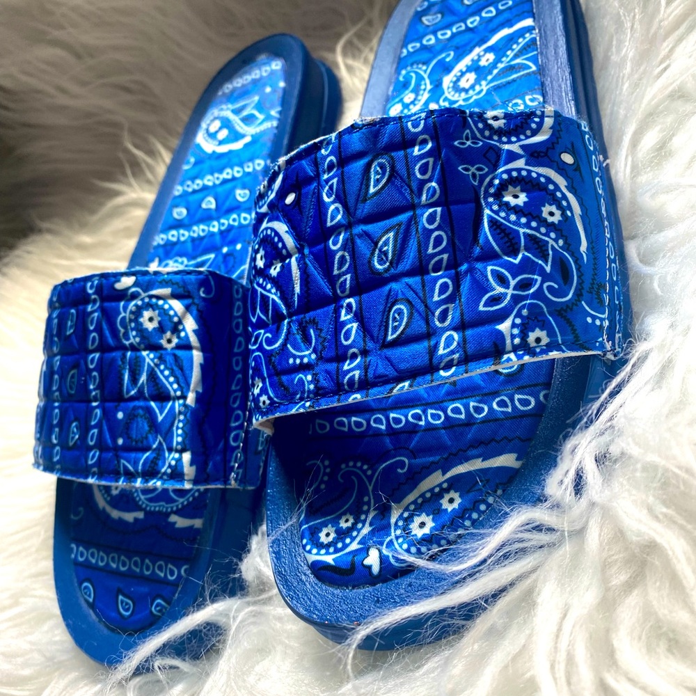 Blue bandanna print slides sandals size 8 1/2